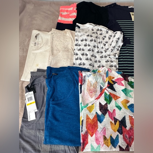 Tee and tank lot- size med/lg - Picture 2 of 4